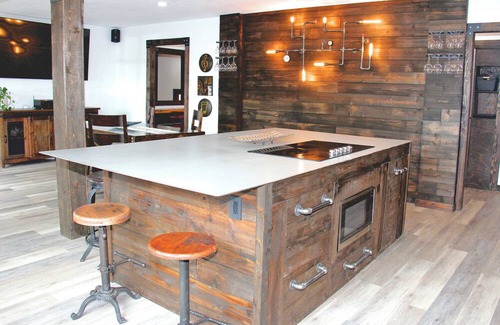 Conroe House | Charm of Conroe: Urban Rustic Retreat; 3BR 2BA Music Depot