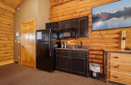 McHenry Cabin | Mountainside Cabin 41-Hot Tub, Pet Friendly