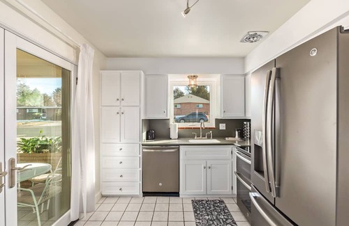 Littleton House | 1958 Chic Mid-Mod -- 3BR 2BA Eco-Friendly w/2 Outdoor Spaces