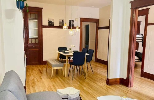 Vieux-Rosemont Apartment | The Black Pearl | 5 beds | Free Parking