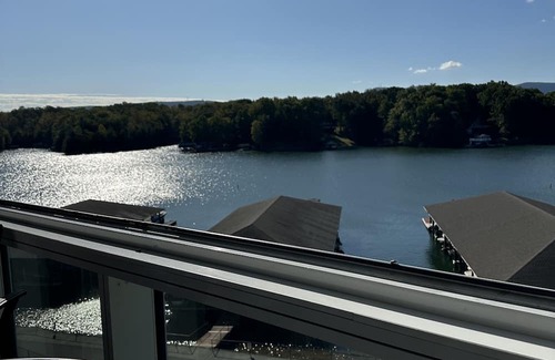 Huddleston Condo | Cozy 2-bedroom waterfront condo with gorgeous view of lake and mountains.