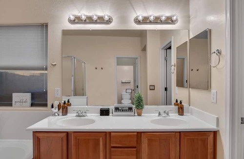 Pinal County House | Terrific 3-bedroom house in marvelous Chandler with AC, WiFi