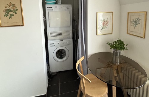 Werd Apartment | Spacious 3-room two story flat available for sublet Mid- March, April, and May