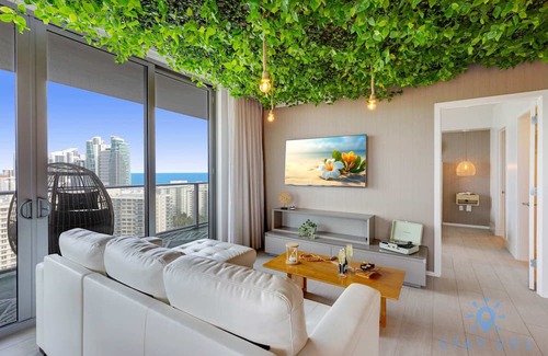 Hollywood South Central Beach Apartment | Stunning Airbnb| Jungle Experience|Pools|Gym