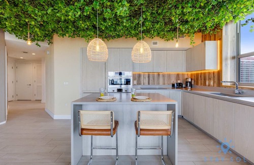 Hollywood South Central Beach Apartment | Stunning Airbnb| Jungle Experience|Pools|Gym