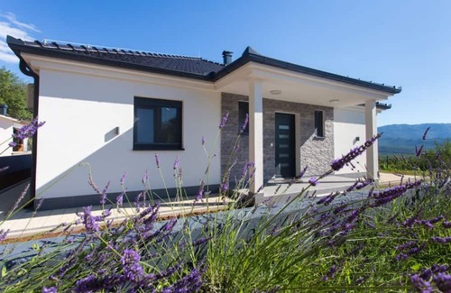 Caporice House | Holiday house Marijana - modern with pool: - Trilj, Riviera Split, Croatia