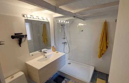 Bastia Apartment | Charmant T2 Vue Mer - Centre Ville de Bastia - Quartier Animé