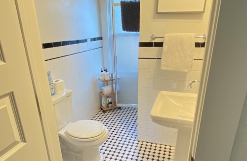 Cliff - Cannon Apartment | Cozy, elegant, and Victorian modern apartment. Downtown less than 5 minutes.