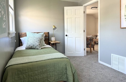 Wauwatosa House | Modern Wauwatosa Sanctuary