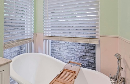 Manchaca House | Manchaca Home with Pool & Spa - Red Door Ranch!