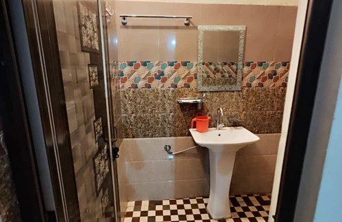 Sirala Hotel | Goroomgo Naturevilla Cafe & Homestay Rishikesh