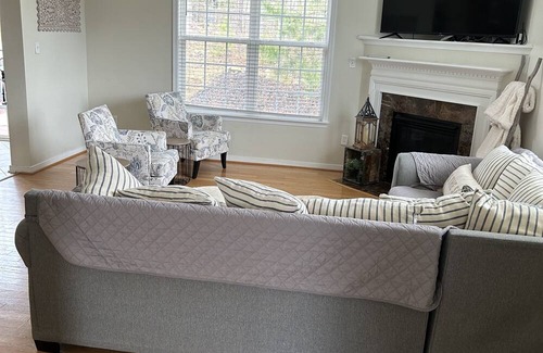 Midlothian House | Welcome to suburbia! 3bedroom townhome in Midlothian - close to 288 & Powhite!