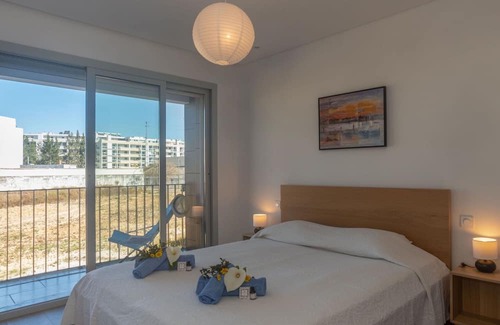 Palhais Apartment | Beautiful apartment for 4 people with WIFI, A/C, TV and balcony
