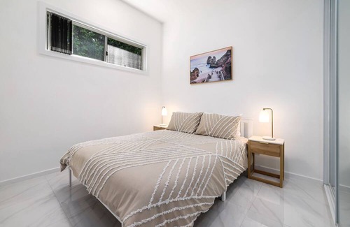 North Curl Curl Cottage | Seaside Cottage - Relaxing, quiet and private.