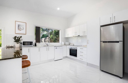 North Curl Curl Cottage | Seaside Cottage - Relaxing, quiet and private.
