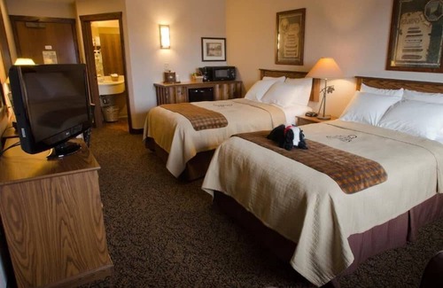 Onalaska House | Deluxe 2 Queen, Work Desk, Stoney Creek KC, Near Casino | 4 Units