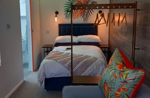 Claypole Apartment | Studio Open plan double studio Suitable for 1 or 2 adults.