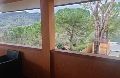 Panicale House | Holiday Home 'Casa Vacanza La Quercia A Panicale' with Shared Pool, Wi-Fi and Air Conditioning