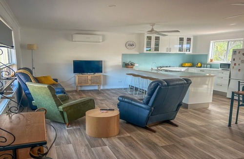 Lake Wangary House | Jubilee Cottage - Wake up to the sound of the birds in this brand new, cosy and functional, cottage retreat.
