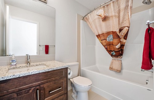Cochrane House | Kid-Friendly 3BR Duplex: Explore Rockies, Cochrane Charm & Calgary