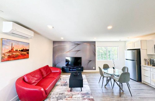 Woodland Hills House | Modern Urban Studio In LA - WO3-TOP