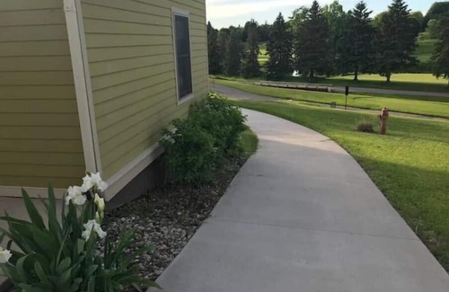 Acme Condo | Condo E on the Spruce 12th tee