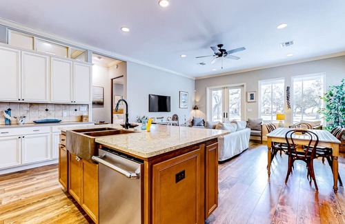 Fulton House | Wonderful bay-front villa with pool, pier, firepit & screened porch