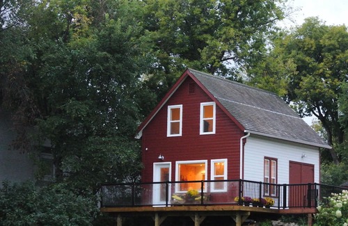 Selkirk Cabin | The Carriage House - your unique private getaway