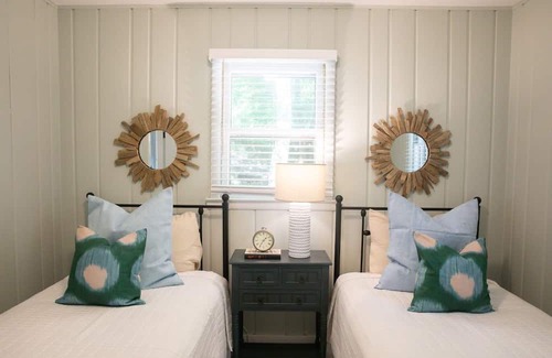 Muskegon House | Cottage Retreat Scenic Drive Resort 3