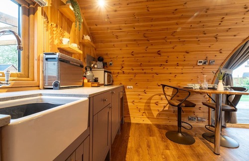 Clitheroe Cabin | Tranquil Luxury: Hot Tub, Firepit, & Sauna
