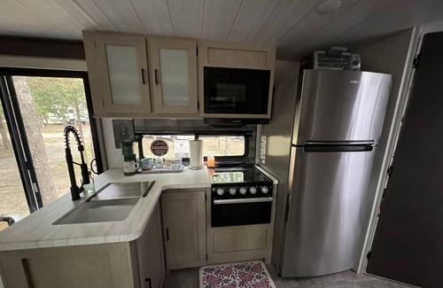 Alba RV Rental | Family and Pet-Friendly Camper Steps Away from Lake Fork!