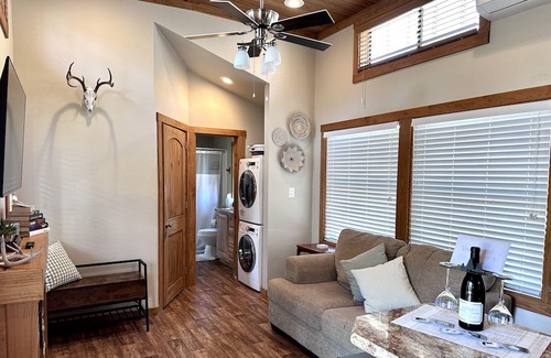 Lindale Cabin | Cozy cabin on the edge of the woods yet close to downtown Lindale.