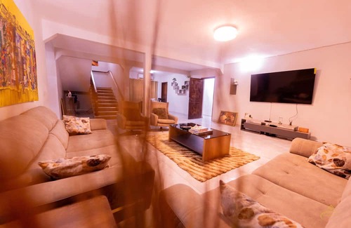 Tesano Villa | 15 minutes from the airport. very spacious and serene environment.