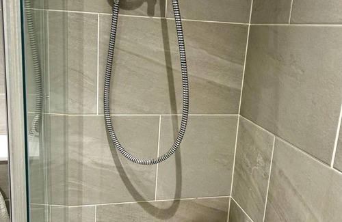 Dublin Apartment | Double BR with a full bathtub in a tranquil location!
