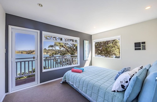 Arkles Bay House | Go to beach from your own track