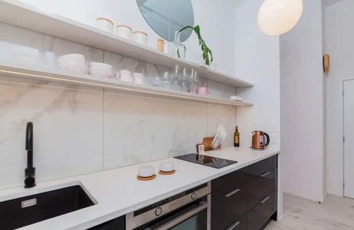 Auckland Central Business District Apartment | Prime Location on Queen St!
