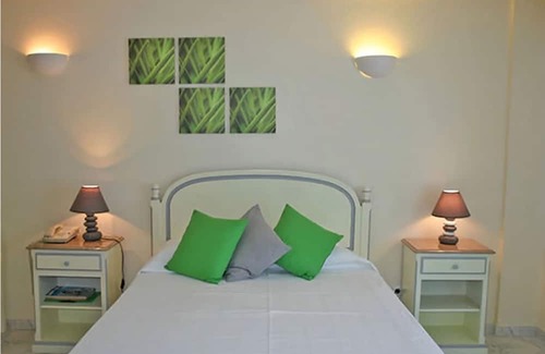 Figueiral House | Escape to Our Private & Comfortable Hotel! Free Breakfast and Parking, 2 Pools!