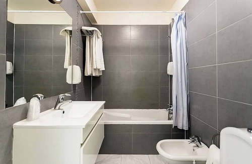 Figueiral House | Escape to Our Private & Comfortable Hotel! Free Breakfast and Parking, 2 Pools!