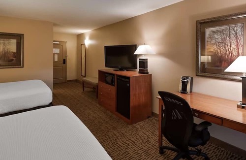 South Loop House | Bloomington Bliss: Elegant Stay with Free Wi-Fi & Breakfast Included