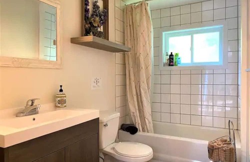 Sainte-Lucie-des-Laurentides Ski Chalet | Le Alesund, Spa Privé + Plage Avec Embarcations