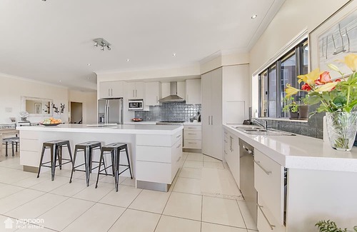 Yeppoon House | POOL WITH SEAVIEWS AND ENDLESS ENTERTAINING