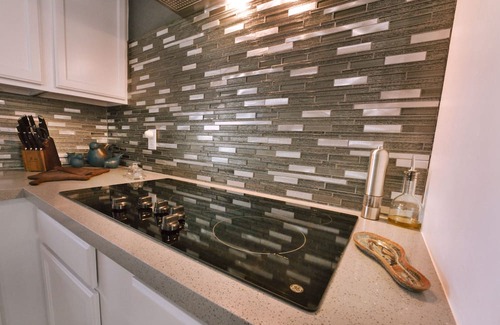 Camp Verde House | Camp Verde Retreat Unwind in our warm haven, hot tub under the stars.