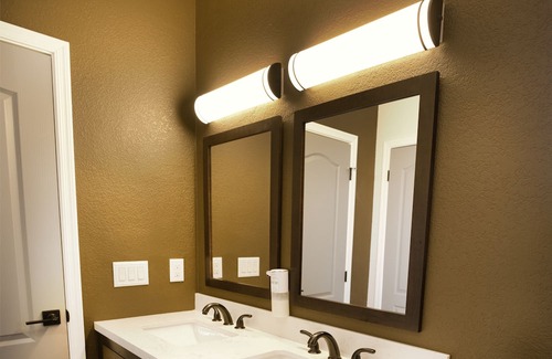 Camp Verde House | Camp Verde Retreat Unwind in our warm haven, hot tub under the stars.