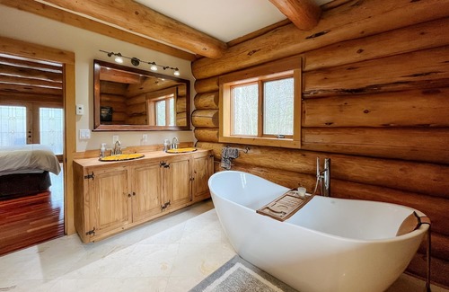 Eagle Lake Cottage | Your Ultimate Private Getaway