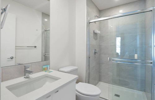 Bridgeland House | Discover Luxury With King Bed and Free Parking in Bridgeland