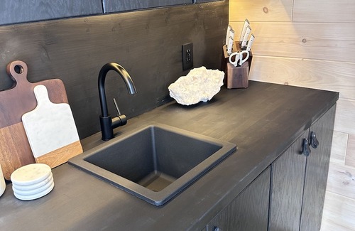 Sevierville House | Cozy new modern tiny home/River view/Prime location Downtown Sevierville, TN