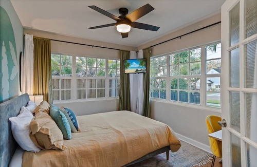 Lake Eola Heights House | Downtown Gem w/Jacuzzi + Basketball + Games!