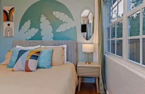 Lake Eola Heights House | Downtown Gem w/Jacuzzi + Basketball + Games!