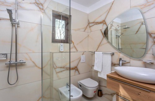 Smrika House | Enjoy your stay in this spacious and stylish house with pool and sea view.