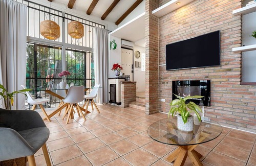 Canyelles House | Holiday Home 'Valle De Los Sueños' with Mountain View, Wi-Fi and Air Conditioning